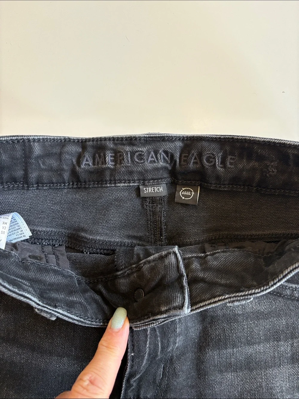 American Eagle Outfitters Black High-Rise Distressed Denim Shorts size 0